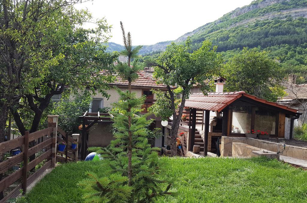 The Wild Fig Hotel Shumen Exterior photo